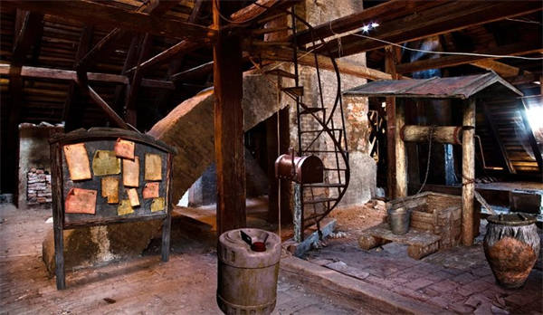 Vintage Village House Escape